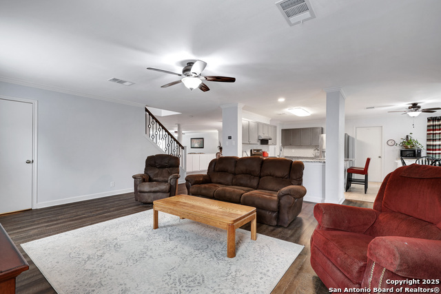 Listing photo id 8 for 9642 Elmstone