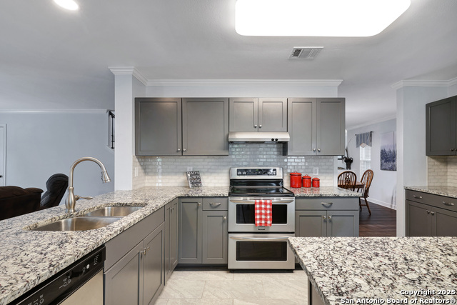 Listing photo id 14 for 9642 Elmstone