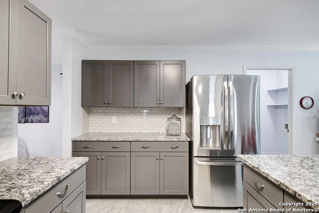Listing photo id 16 for 9642 Elmstone