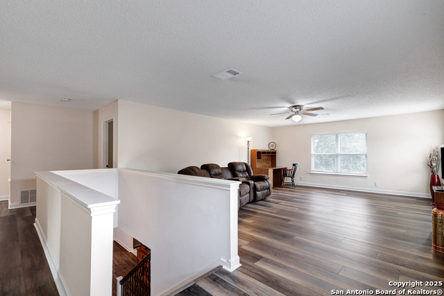 Listing photo id 19 for 9642 Elmstone