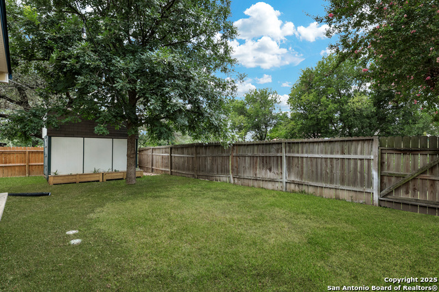 Listing photo id 32 for 9642 Elmstone
