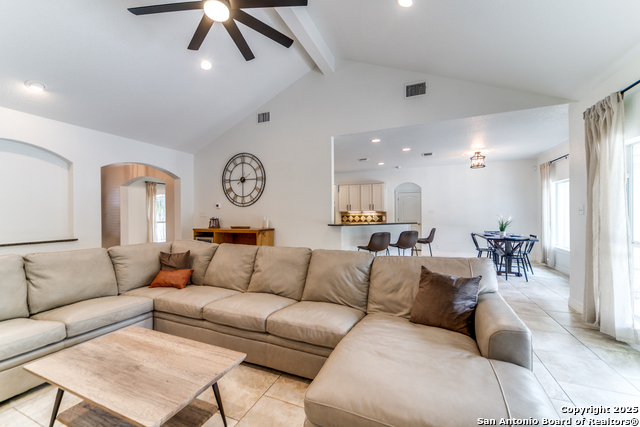 Listing photo id 9 for 915 Midnight