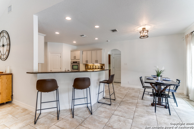 Listing photo id 12 for 915 Midnight