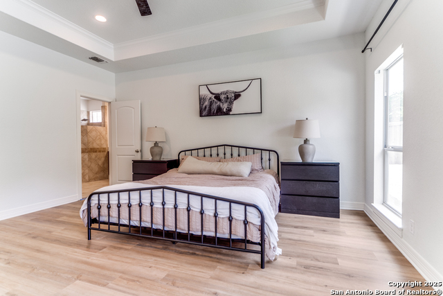 Listing photo id 13 for 915 Midnight