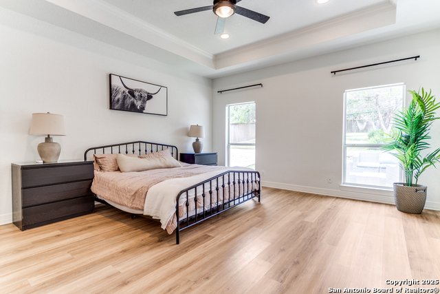 Listing photo id 14 for 915 Midnight