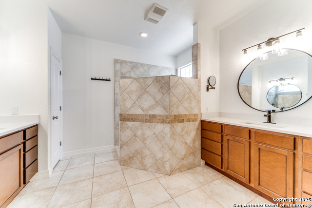 Listing photo id 15 for 915 Midnight