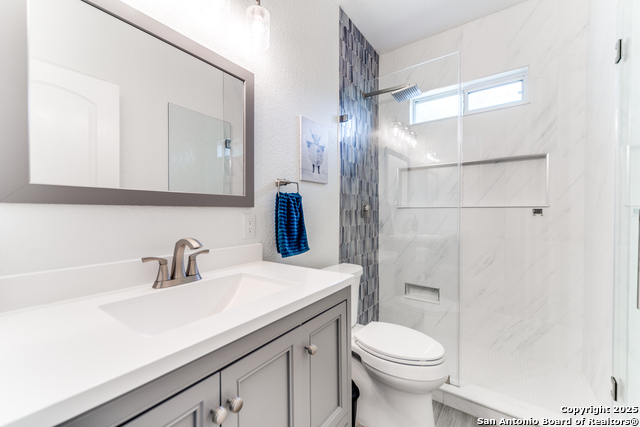 Listing photo id 18 for 915 Midnight