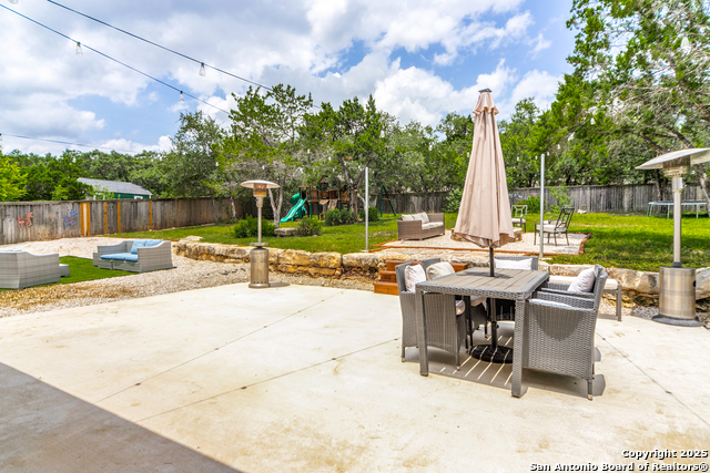 Listing photo id 21 for 915 Midnight