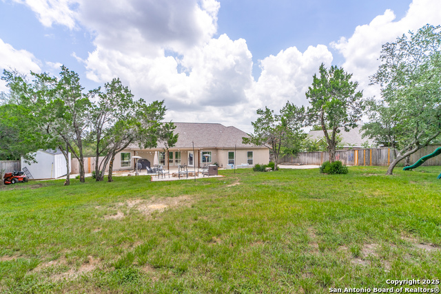 Listing photo id 23 for 915 Midnight