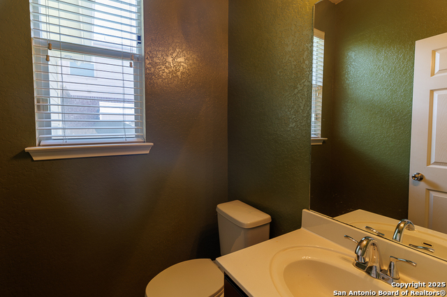 Listing photo id 10 for 708 Clearbrook Avenue