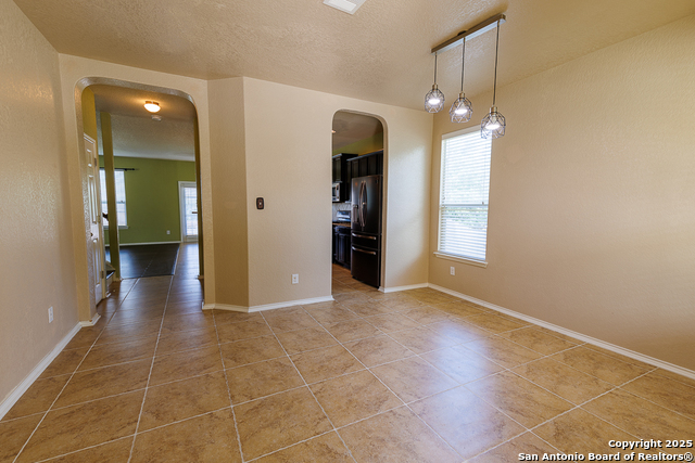 Listing photo id 2 for 708 Clearbrook Avenue