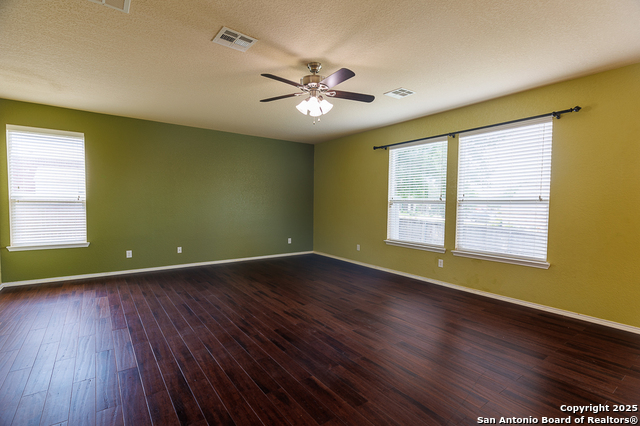 Listing photo id 4 for 708 Clearbrook Avenue