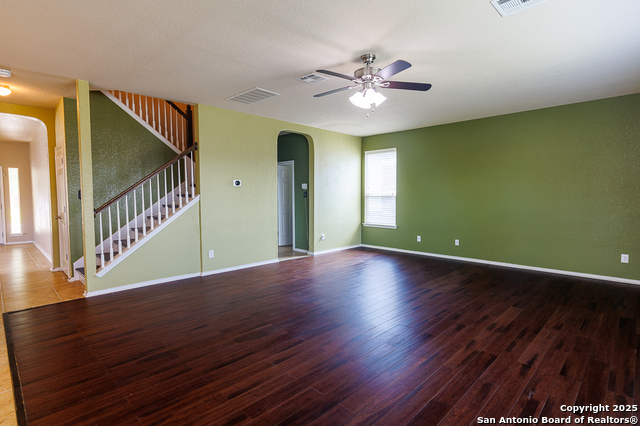 Listing photo id 5 for 708 Clearbrook Avenue