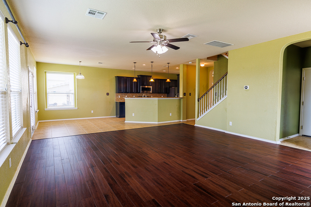Listing photo id 6 for 708 Clearbrook Avenue