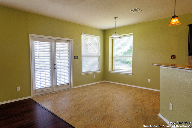 Listing photo id 7 for 708 Clearbrook Avenue