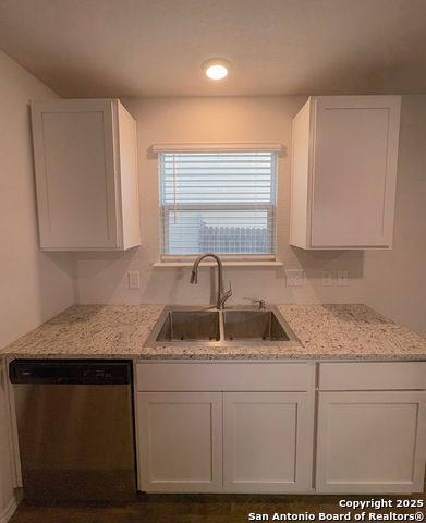 Image 15 of 15 For 15302 Smoky Honeyeater