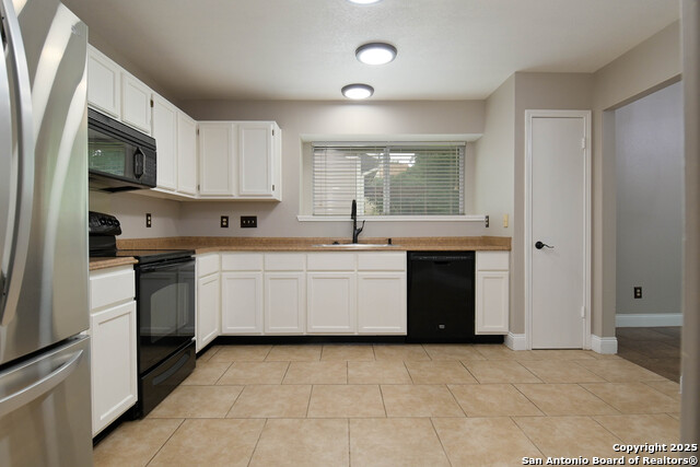 Listing photo id 8 for 4010 Knollbend