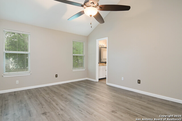 Listing photo id 9 for 4010 Knollbend