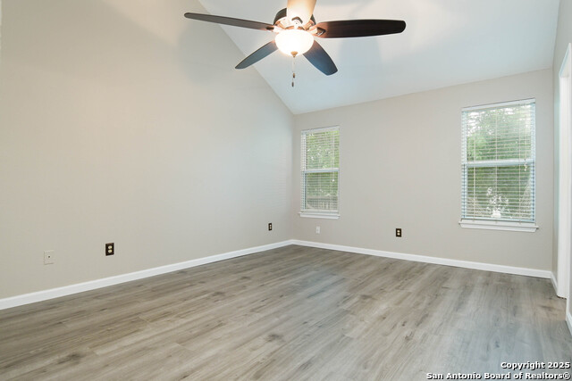 Listing photo id 10 for 4010 Knollbend