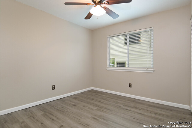 Listing photo id 13 for 4010 Knollbend