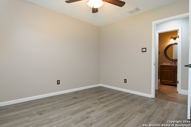 Listing photo id 14 for 4010 Knollbend