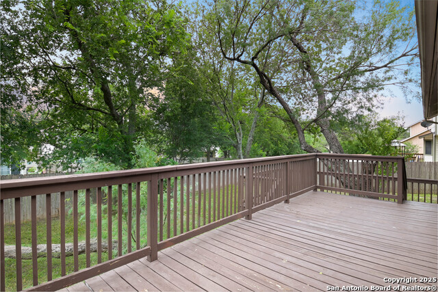Listing photo id 21 for 4010 Knollbend