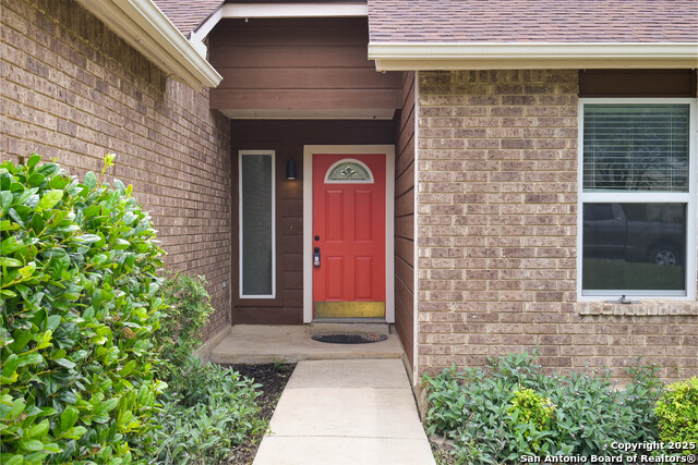 Listing photo id 1 for 4010 Knollbend