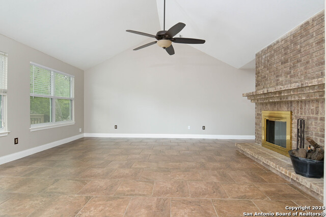 Listing photo id 5 for 4010 Knollbend