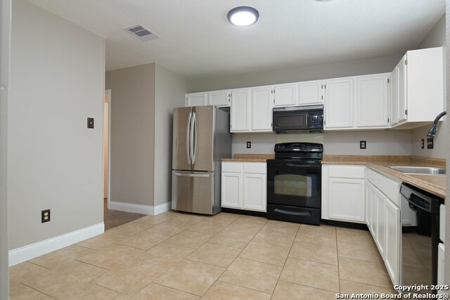 Listing photo id 7 for 4010 Knollbend