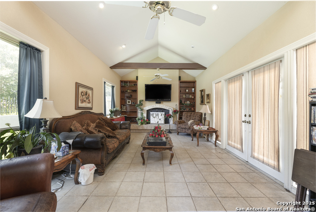 Listing photo id 9 for 522 Preston Trail