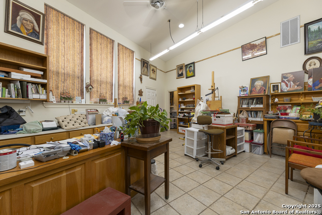 Listing photo id 11 for 522 Preston Trail