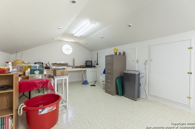 Listing photo id 13 for 522 Preston Trail