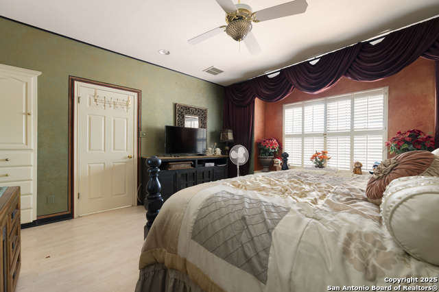 Listing photo id 14 for 522 Preston Trail