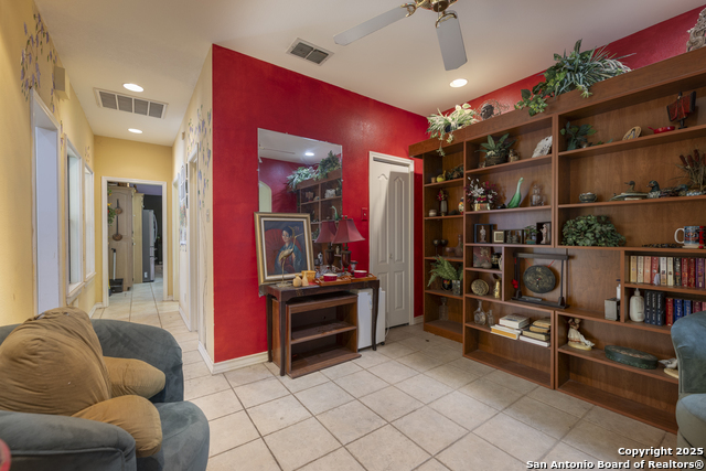 Listing photo id 7 for 522 Preston Trail