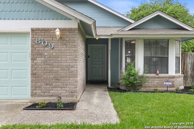 Image 3 of 23 For 809 Meadow Arbor