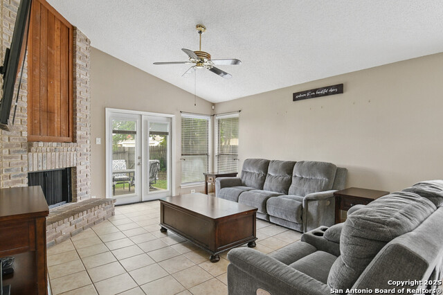 Image 4 of 23 For 809 Meadow Arbor