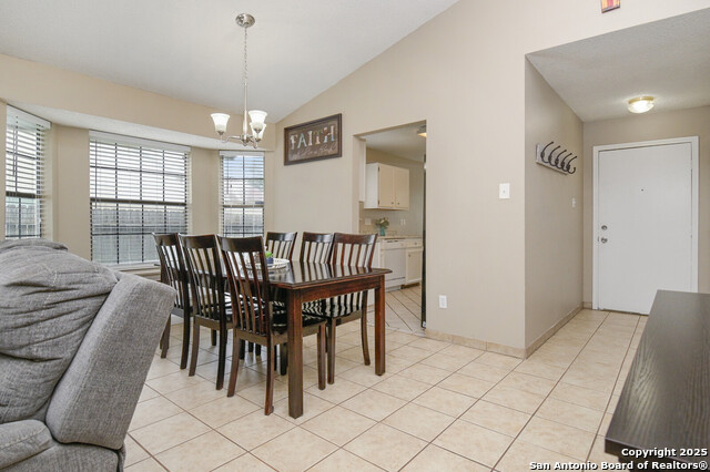 Image 7 of 23 For 809 Meadow Arbor