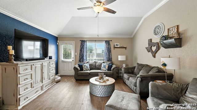 Listing photo id 9 for 427 Roadrunner