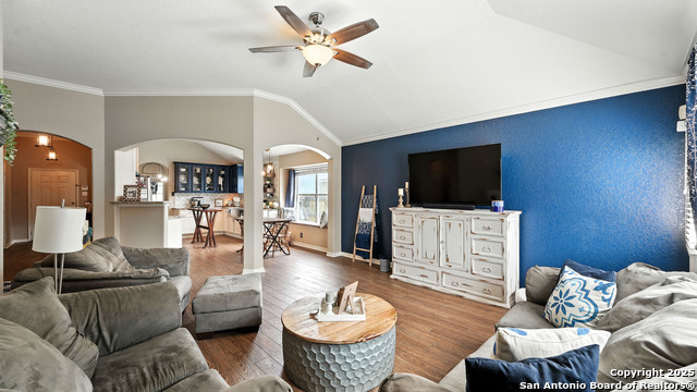 Listing photo id 12 for 427 Roadrunner