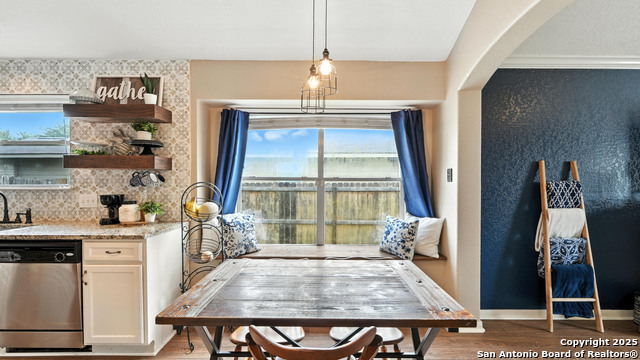 Listing photo id 15 for 427 Roadrunner