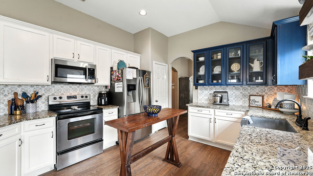 Listing photo id 21 for 427 Roadrunner