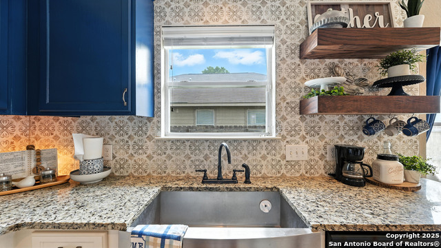 Listing photo id 23 for 427 Roadrunner