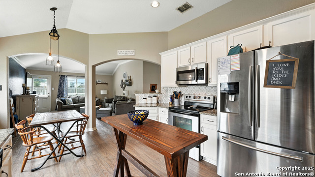 Listing photo id 24 for 427 Roadrunner