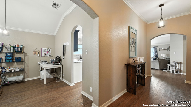 Listing photo id 27 for 427 Roadrunner