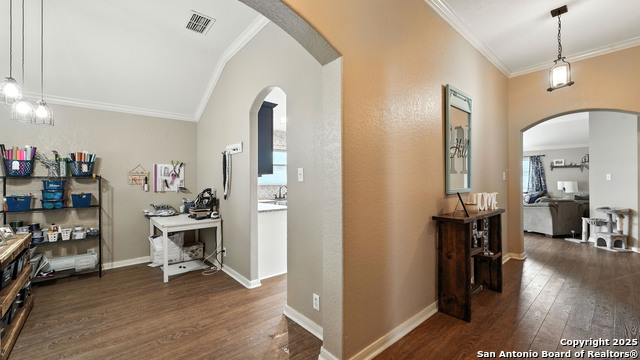 Listing photo id 28 for 427 Roadrunner