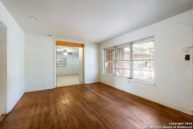 Listing photo id 8 for 226 Covina  