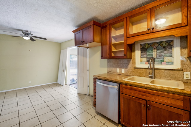 Listing photo id 9 for 226 Covina  