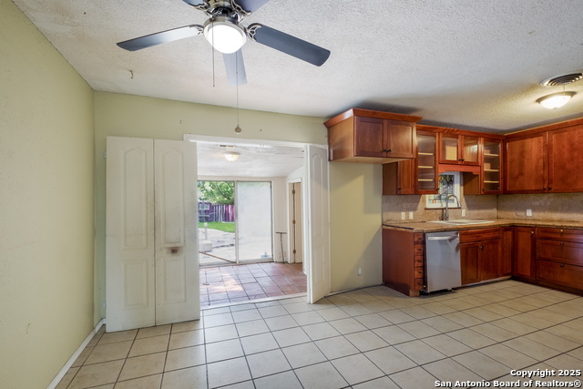 Listing photo id 12 for 226 Covina  