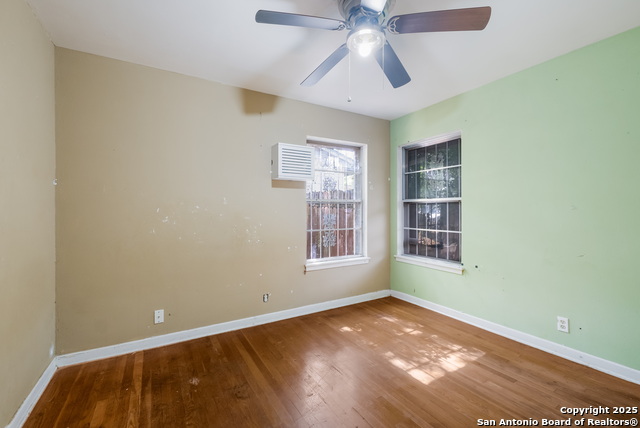 Listing photo id 18 for 226 Covina  