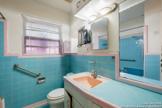 Listing photo id 20 for 226 Covina  